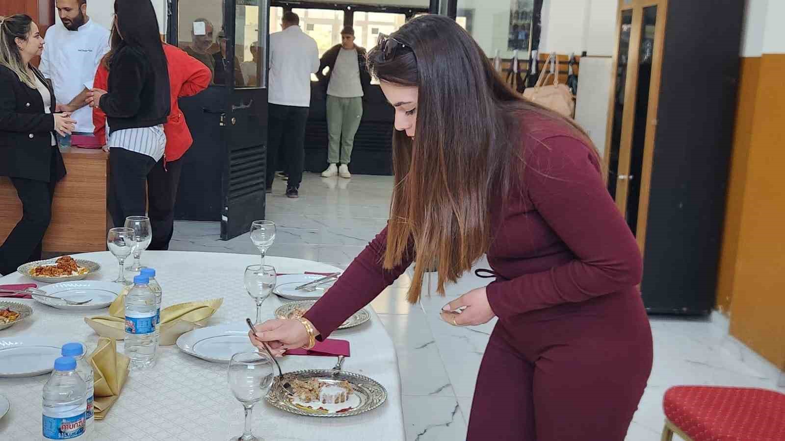 yemekleri bu kez ogrenciler yapti anneler juri oldu 1 TH9S3fr7