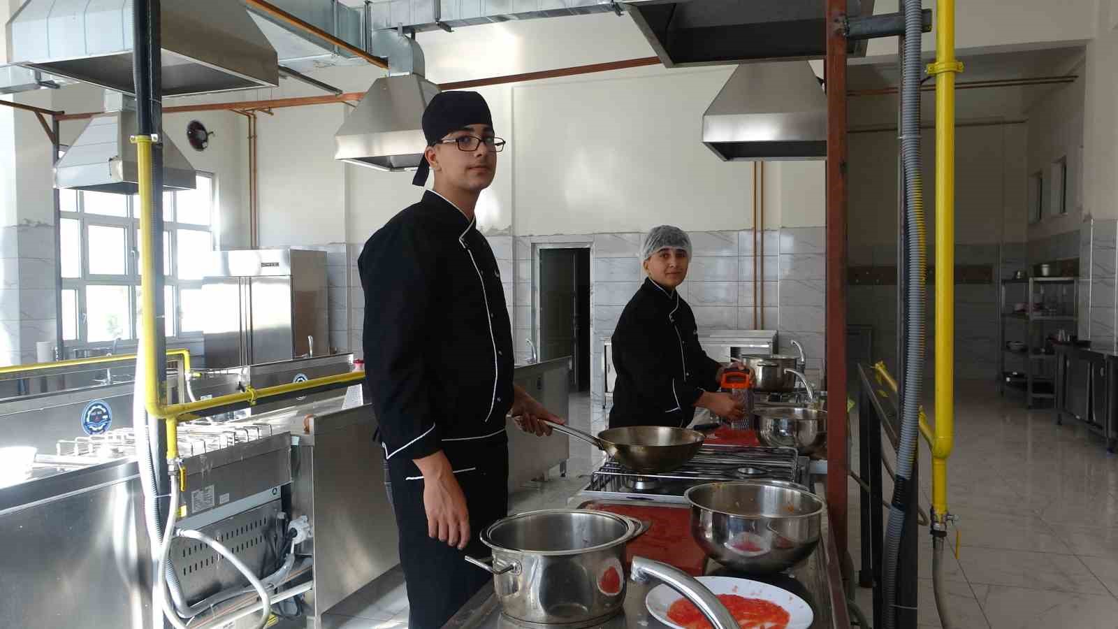 yemekleri bu kez ogrenciler yapti anneler juri oldu 5 UeX6ivrm