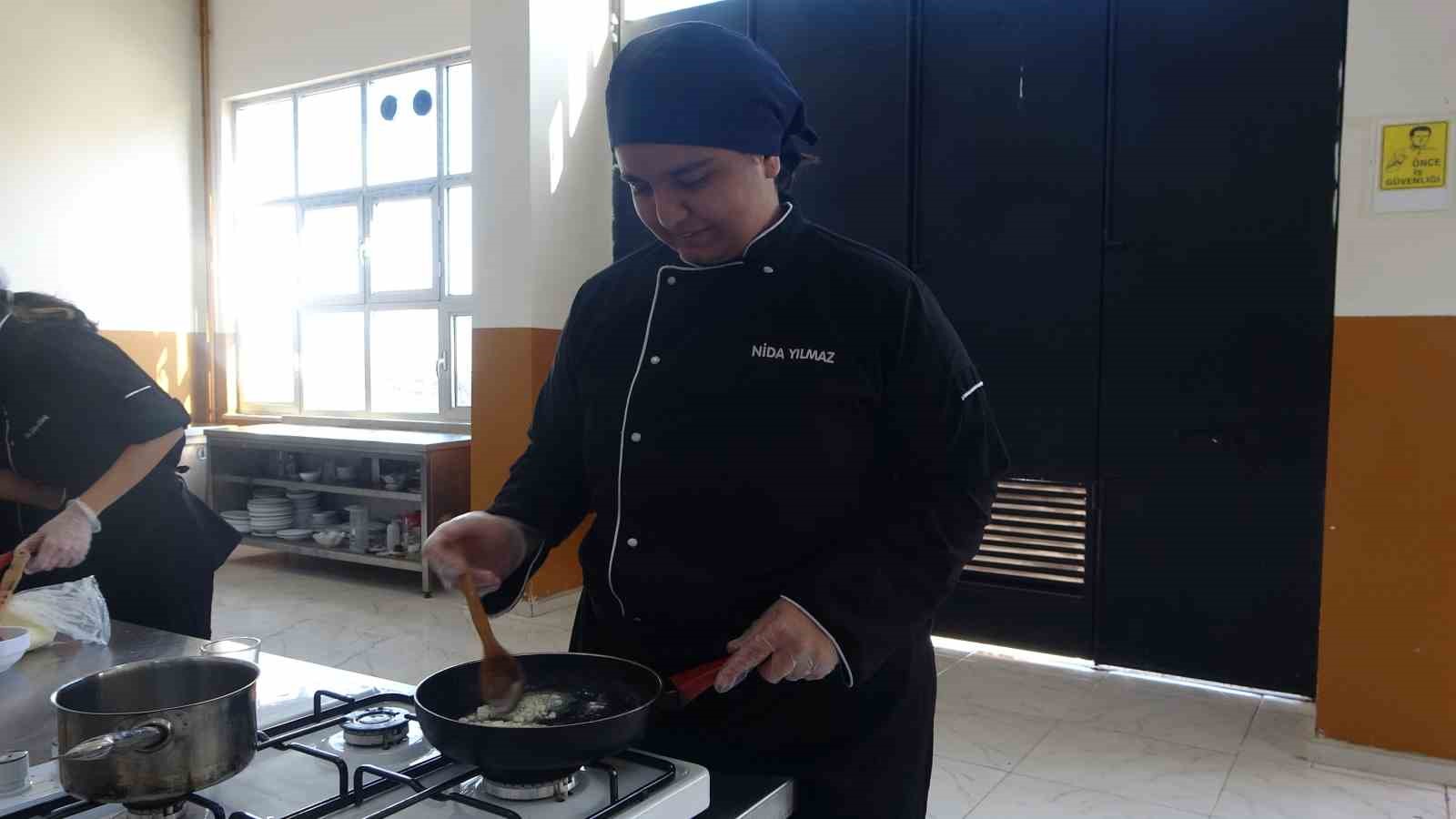 yemekleri bu kez ogrenciler yapti anneler juri oldu 7 HHH5CAKN