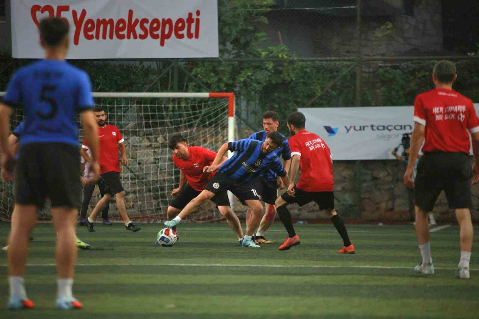 Yemeksepeti Express 25. Yıl Futbol Turnuvası’nın şampiyonu belli oldu 4 yemeksepeti express 25 yil futbol turnuvasinin sampiyonu belli oldu 0 uZdXVSFK
