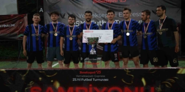 yemeksepeti-express-25-yil-futbol-turnuvasinin-sampiyonu-belli-oldu-kZa4NEZc.jpg