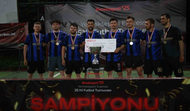 yemeksepeti-express-25-yil-futbol-turnuvasinin-sampiyonu-belli-oldu-kZa4NEZc.jpg