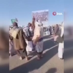 yemende-husileri-arazisine-el-koymakla-suclayan-bir-kisi-protesto-amaciyla-kendini-atese-verdi-jA5gBVfR.jpg