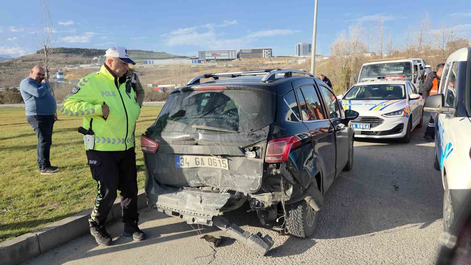 yeni aldigi araciyla kaza yapti 2 yarali 0 uDMhudM2