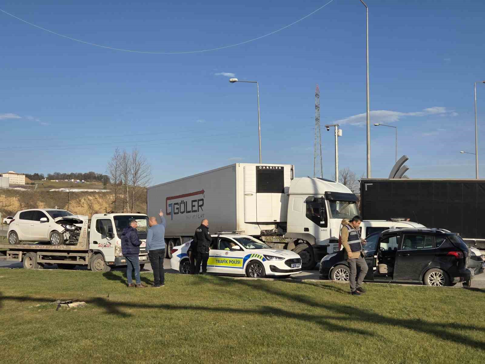 yeni aldigi araciyla kaza yapti 2 yarali 5