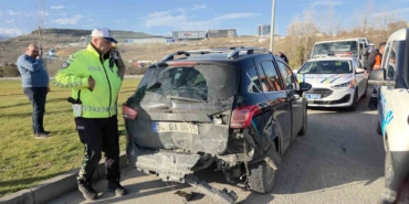 yeni-aldigi-araciyla-kaza-yapti-2-yarali-sXAdWP5s.jpg