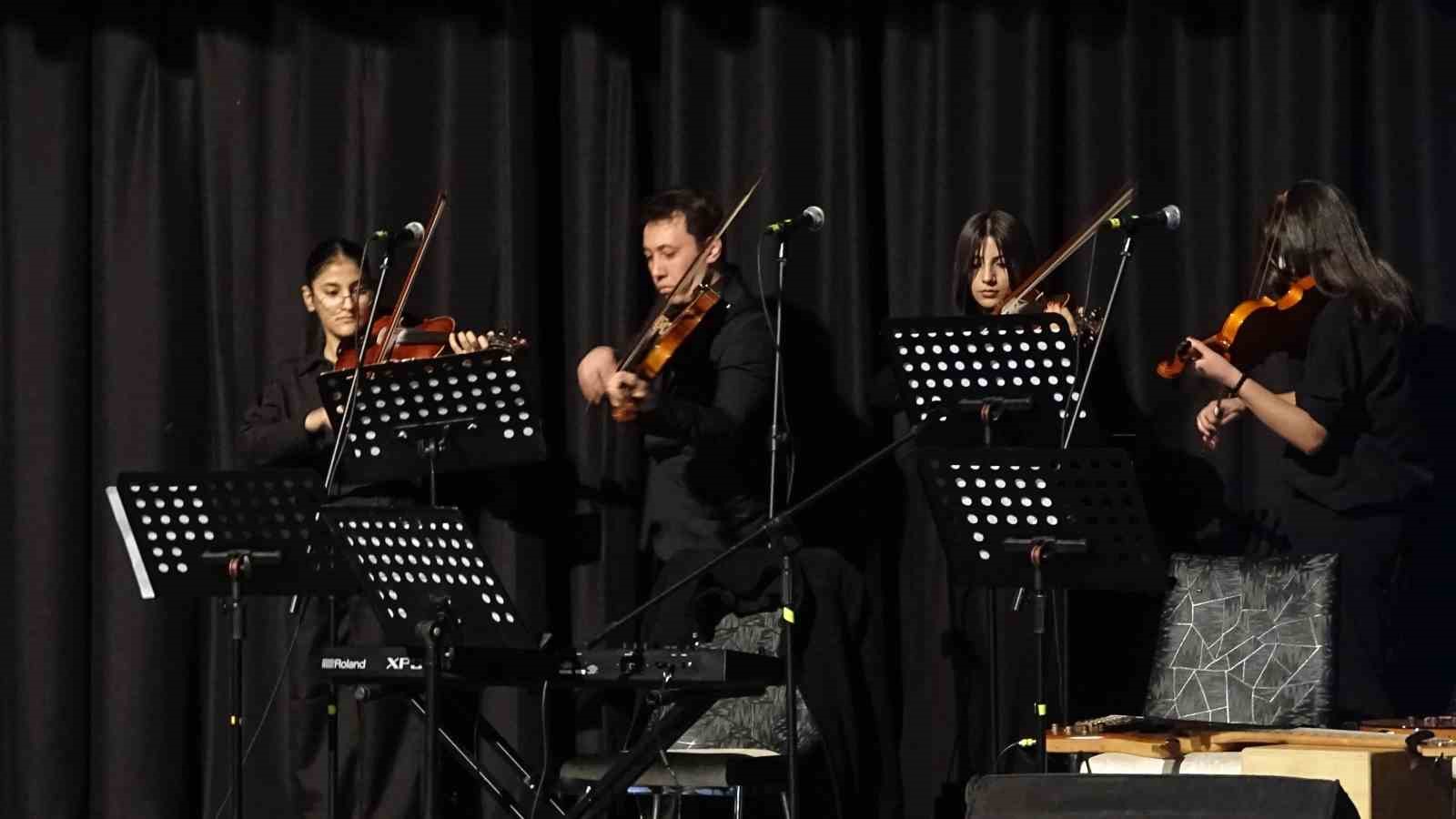 yeni atanan ogretmenlere ogretmenler gununde yemin toreni duzenlendi 3 Dby48m57