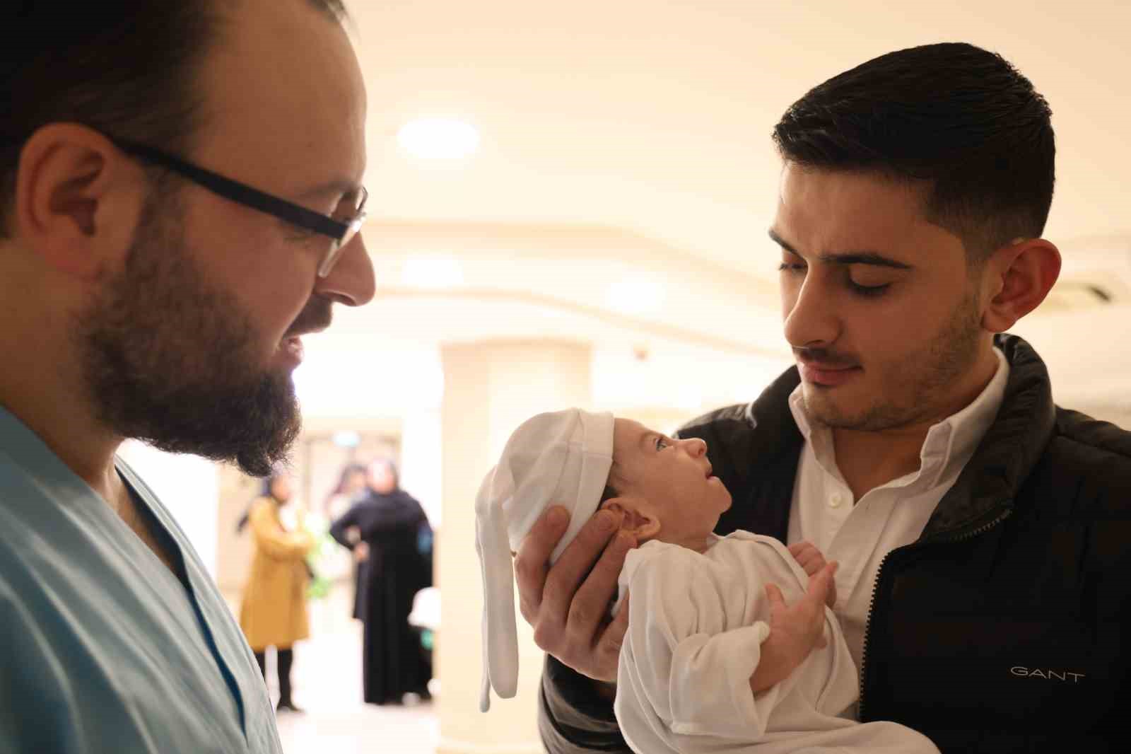 Yeni doğan bebek 79 günde 4 ağır ameliyat geçirerek hayata tutundu 7 yeni dogan bebek 79 gunde 4 agir ameliyat gecirerek hayata tutundu 3 a9r8vzZZ