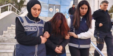yeni-goruntuler-ortaya-cikti-bebege-siddet-uygulayan-hemsire-baska-bebege-de-tokat-atmis-4p28nBJT.jpg