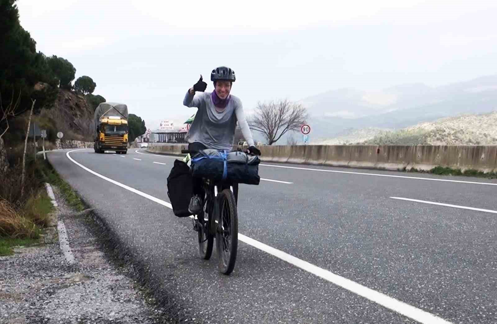yeni kulturleri tanimak icin brezilyadan cine pedal ceviriyor 0 cnn5fKAG