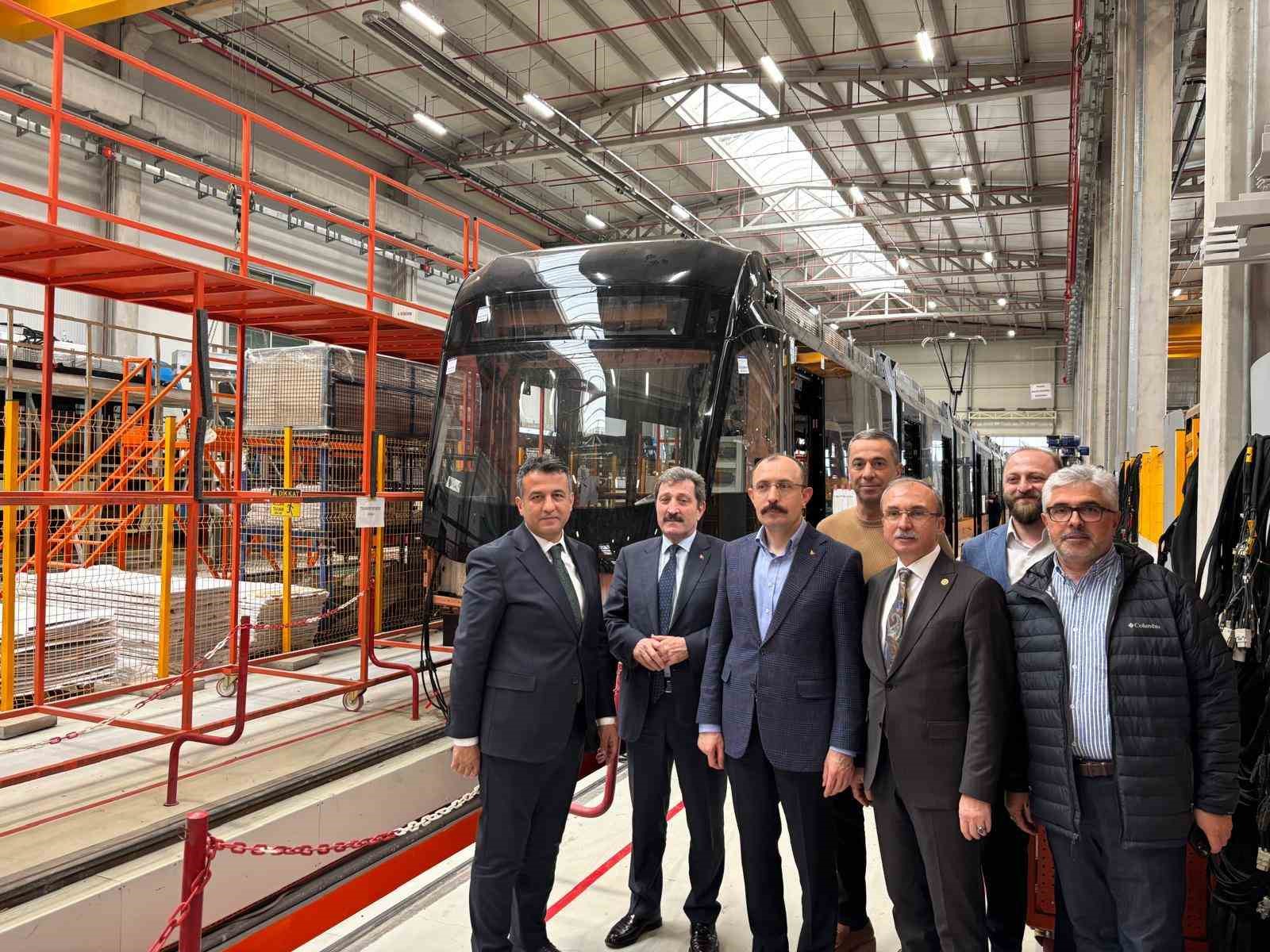 Yeni tramvayların ilki 2 Mayıs’ta yola çıkıyor: 19 Mayıs’ta hizmete girecek 4 yeni tramvaylarin ilki 2 mayista yola cikiyor 19 mayista hizmete girecek 0 UAIOUfpZ