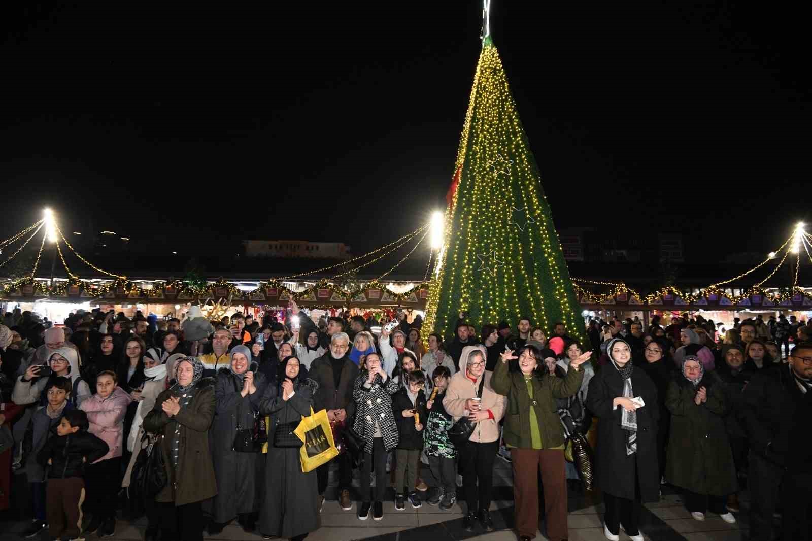 yeni yil festivali aksam saatlerine renk katti 0 Q8FPvlbS