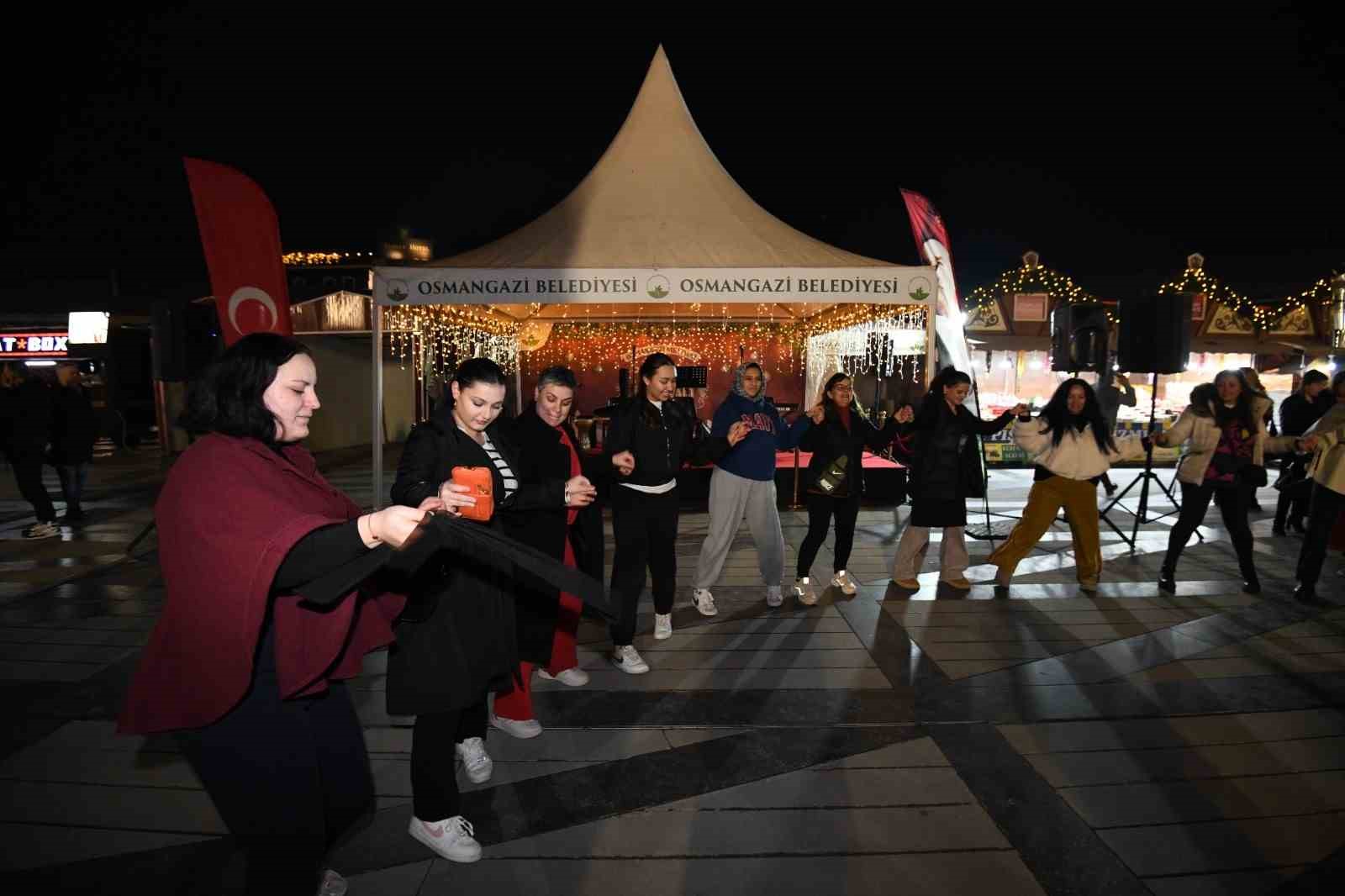 yeni yil festivali aksam saatlerine renk katti 2 EwqmdQgk