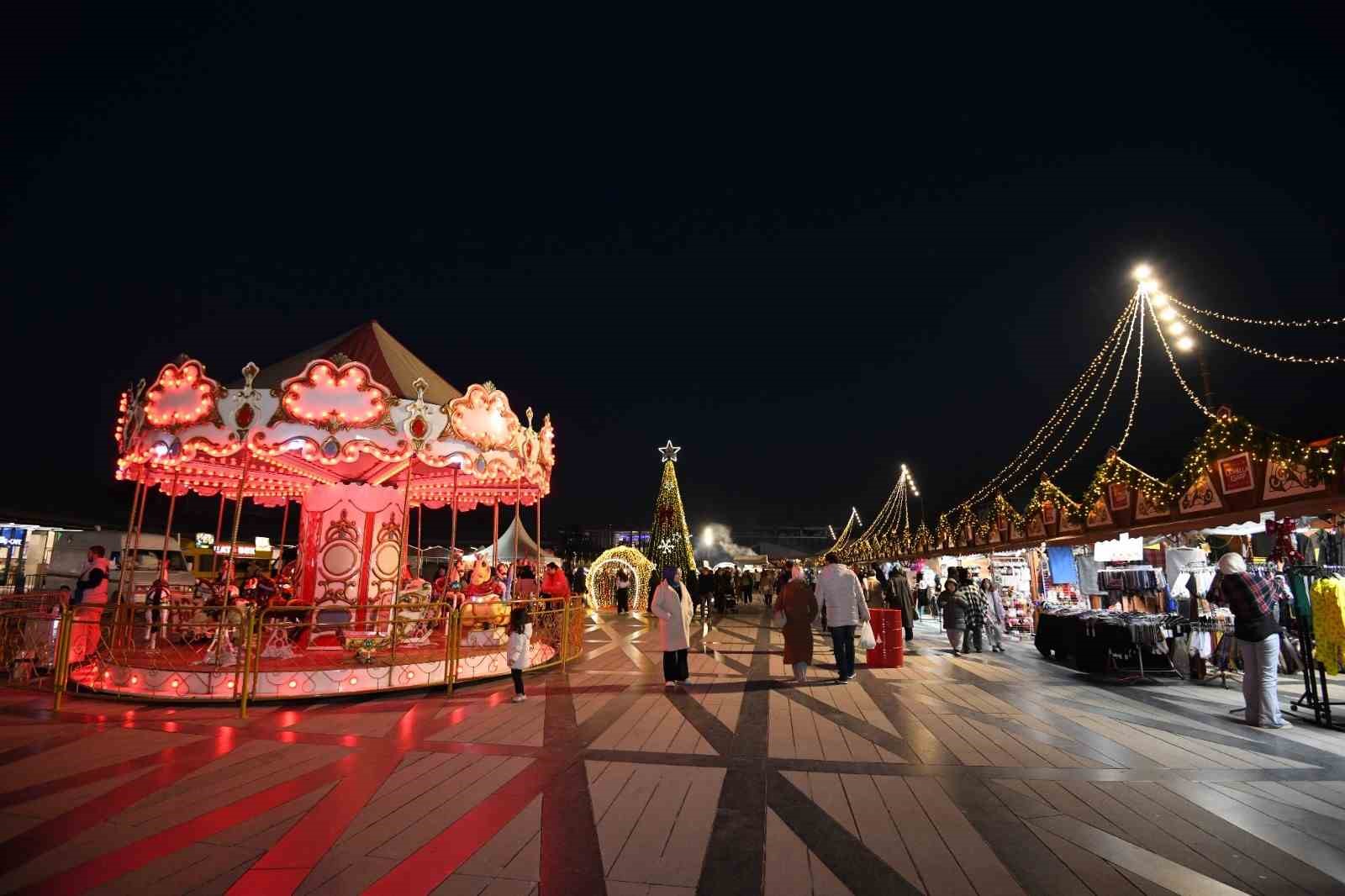 yeni yil festivali aksam saatlerine renk katti 4 zQeuaLUQ