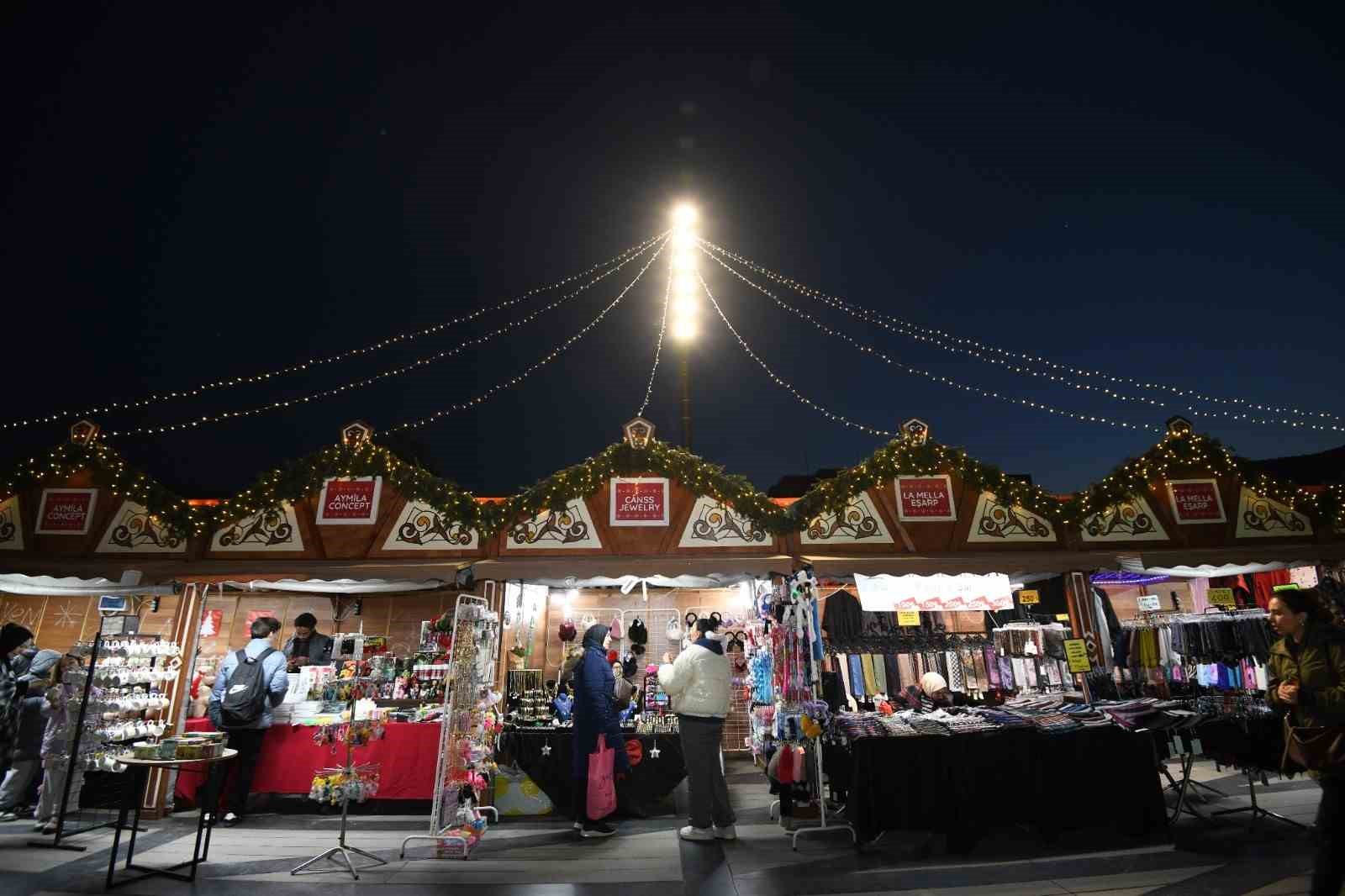 yeni yil festivali aksam saatlerine renk katti 5 u4ajN7Zd