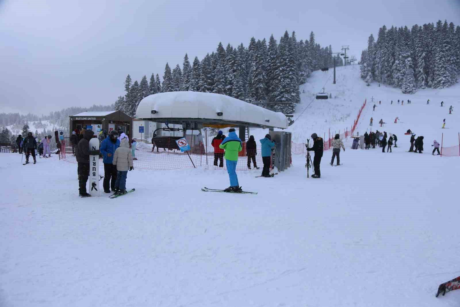 yeni yil tatilinde vatandaslar ilgaz dagina akin etti 6 UUCtHj7O
