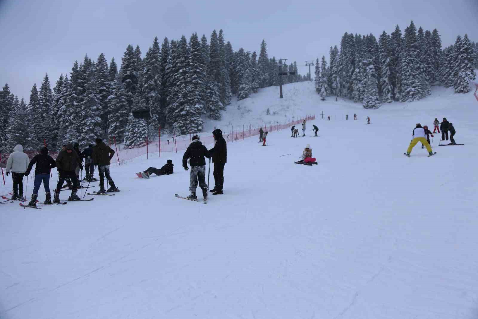 yeni yil tatilinde vatandaslar ilgaz dagina akin etti 8 CBwnjw5v