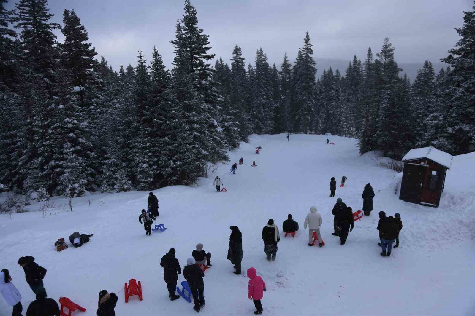 yeni yil tatilinde vatandaslar ilgaz dagina akin etti 9 N8b485UK