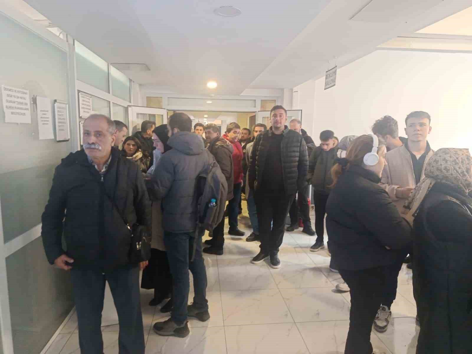 yeni yila gunler nufus mudurluklerinde yogunluk yasaniyor 1 PrI1E1iR
