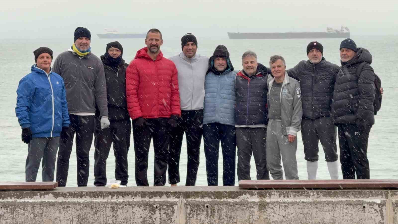 yeni yilin ilk gununde buz gibi suda deniz keyfi 6 fSFZvzHT