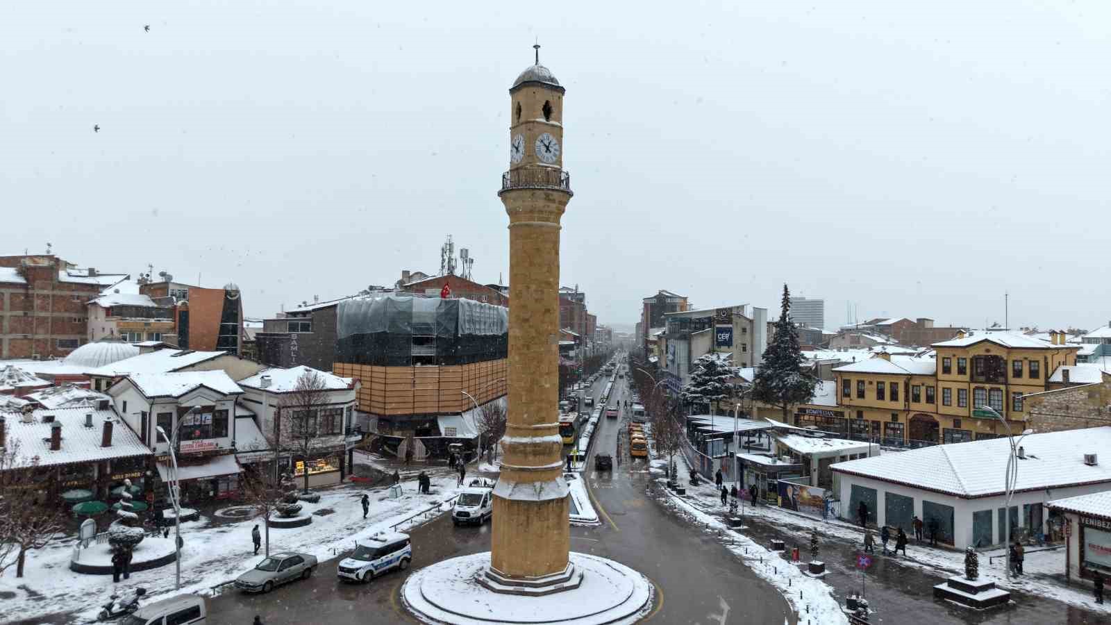 yeni yilin ilk gununde kar nesesi cocuklar sokaklara dokuldu 1 J6LGci9W