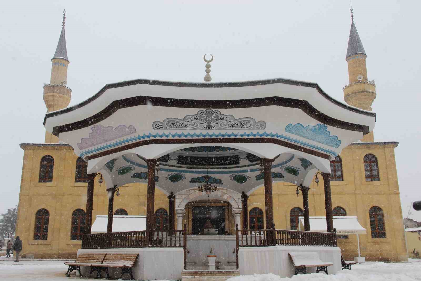 yeni yilin ilk gununde kar nesesi cocuklar sokaklara dokuldu 8 c2AF3KH7