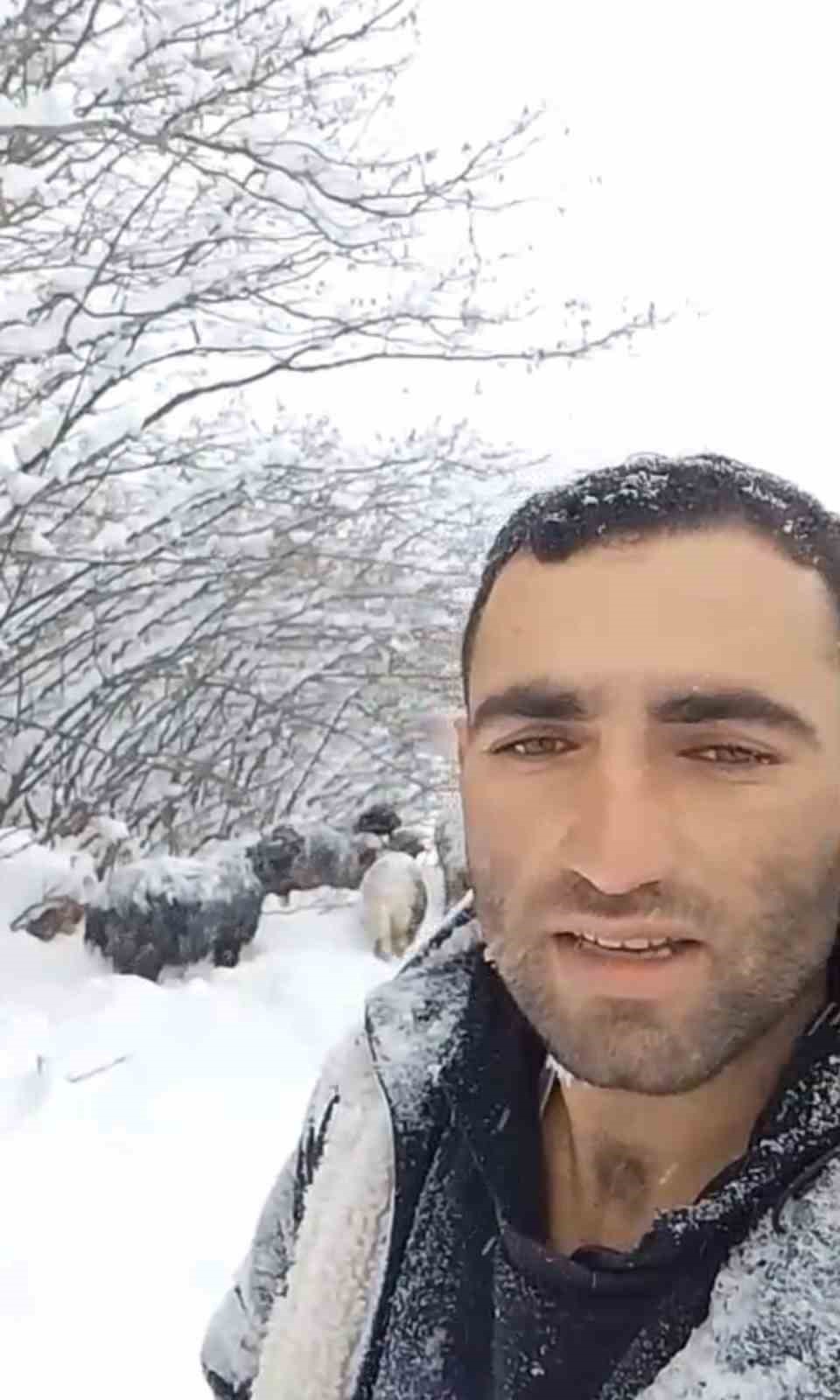 yeni yilin ilk gununde yaylada kara yakalanan coban turkulerle isindi 0 YnkQi2Sf