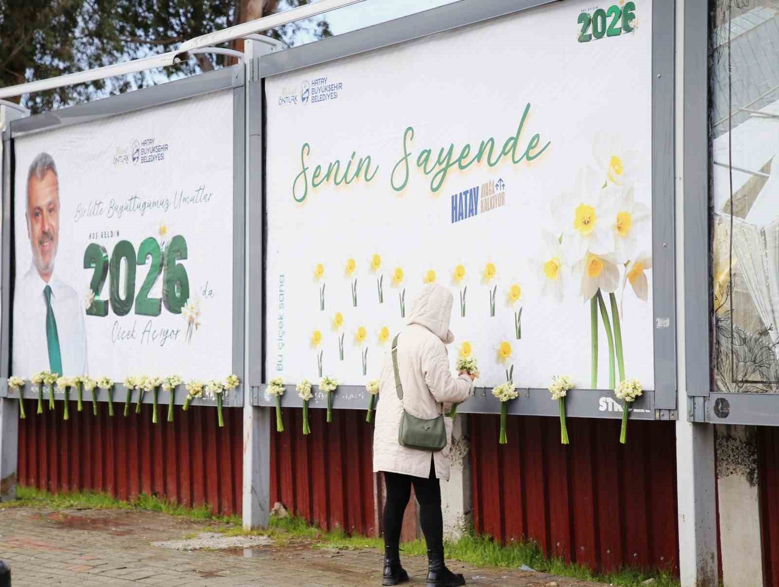 yeni yilin ilk hediyesi vatandaslara billboardlar uzerinde verildi 3