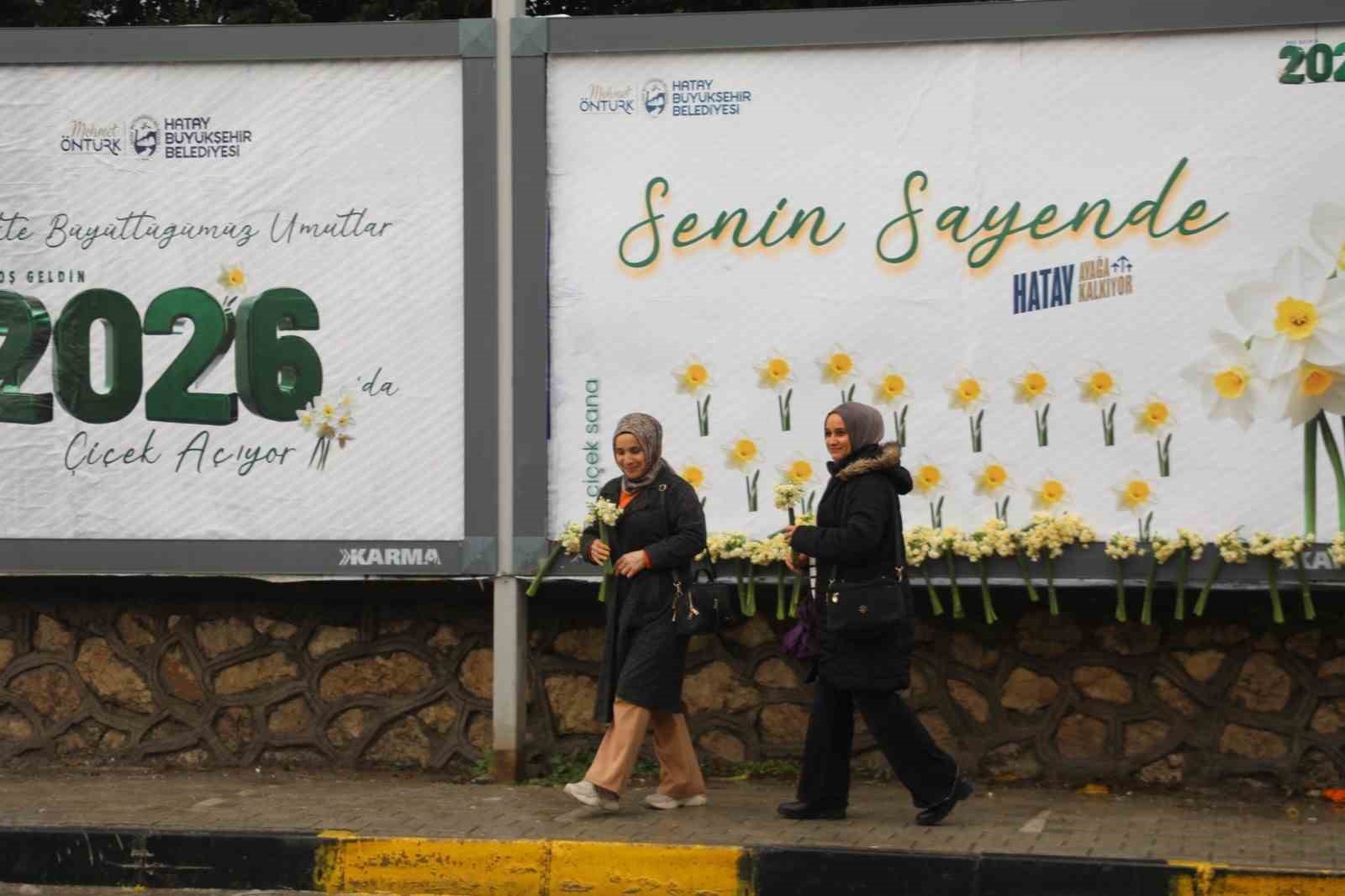 yeni yilin ilk hediyesi vatandaslara billboardlar uzerinde verildi 5 bwYTPeY9