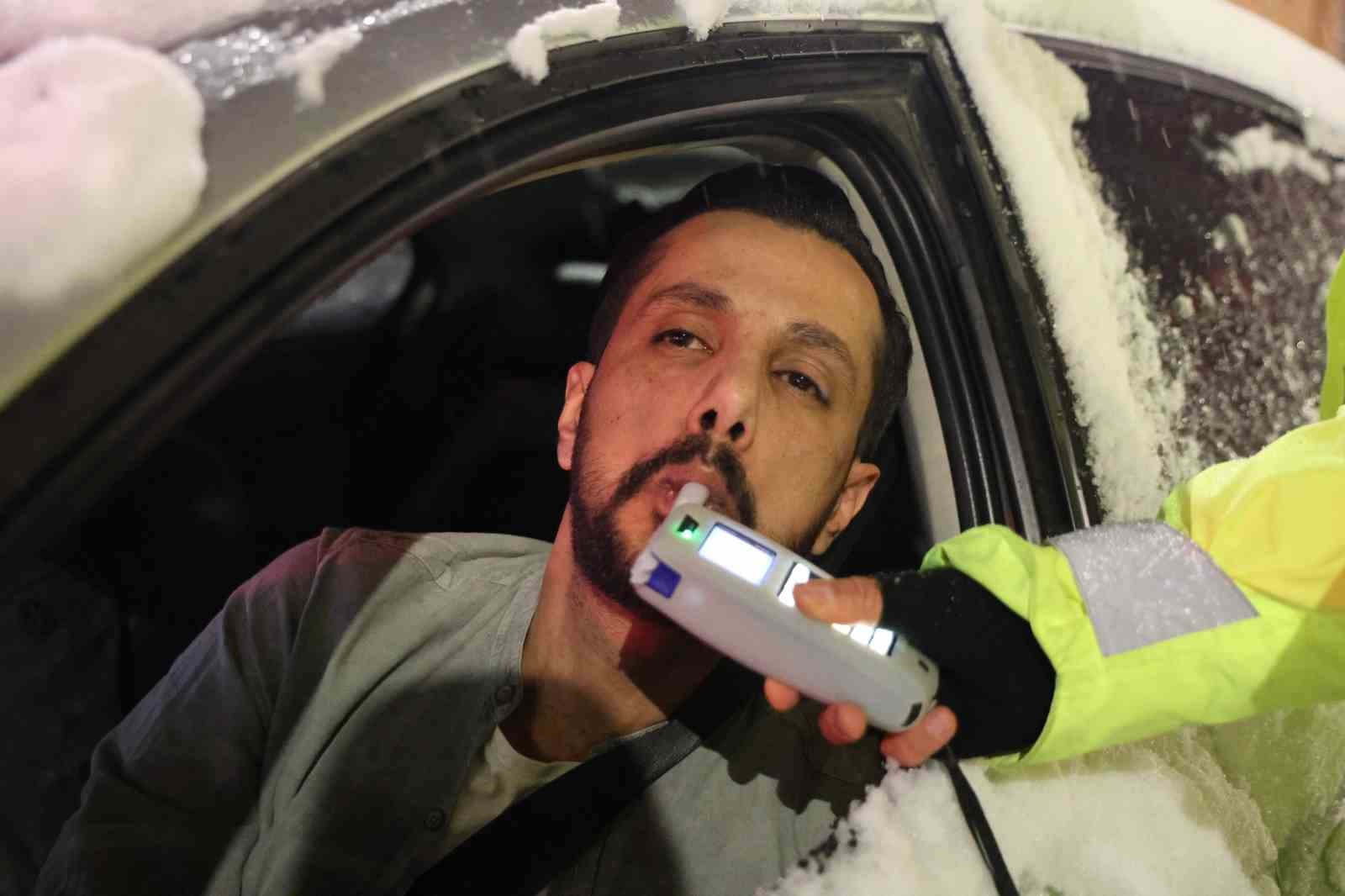 yeni yilin ilk saatlerinde polis ekiplerinden denetim 1 E6M7W5Ok