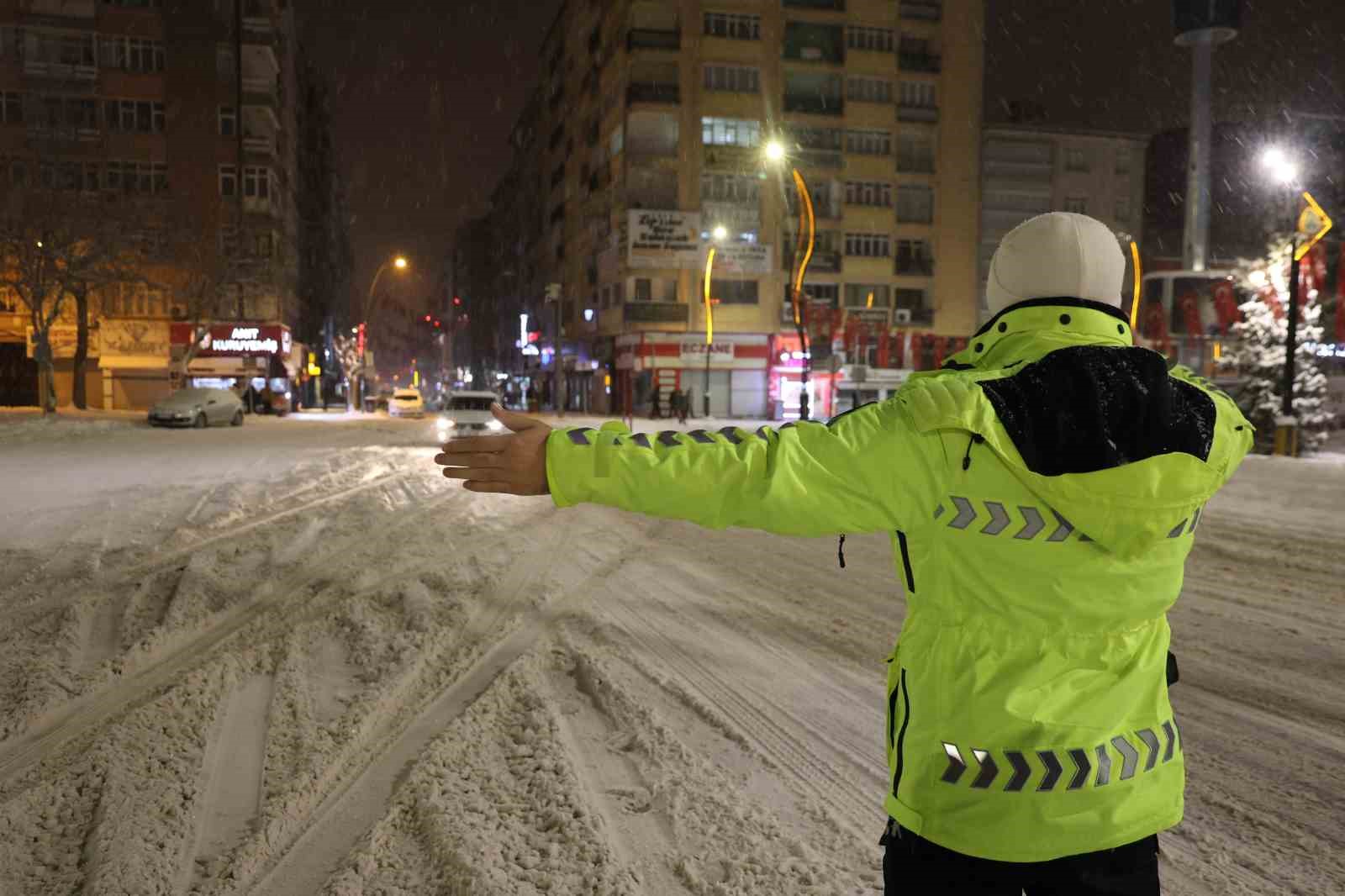yeni yilin ilk saatlerinde polis ekiplerinden denetim 3 EZVBGmcy