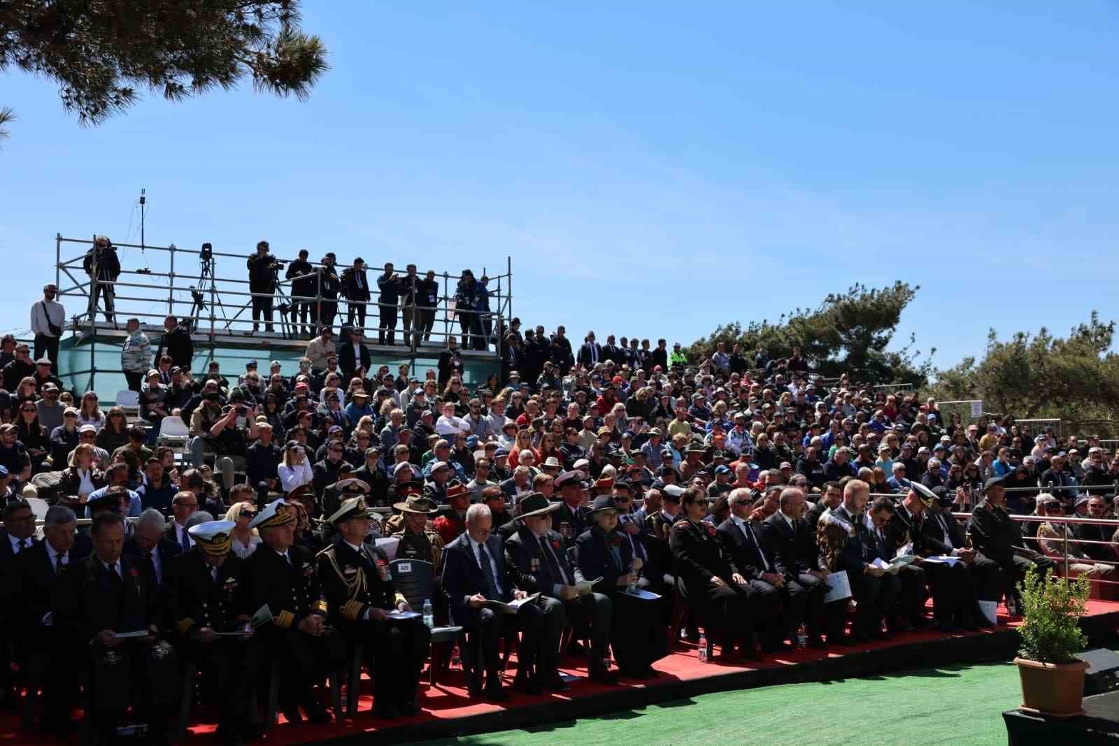 yeni zelanda askerleri atalarini haka dansiyla andi 1 hVrBmZD4