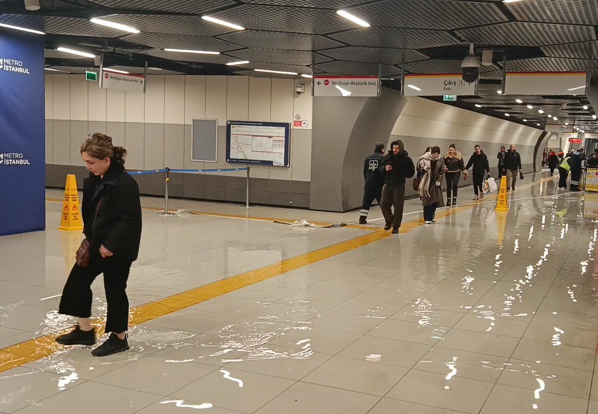 yenibosna metro duragini su basti 0 BLDcZ34l