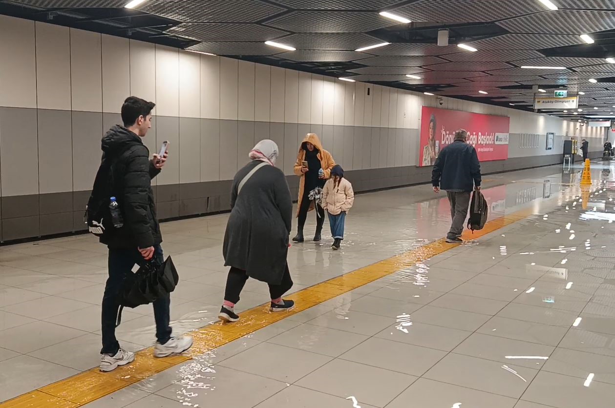 yenibosna metro duragini su basti 1 gSLVgztw