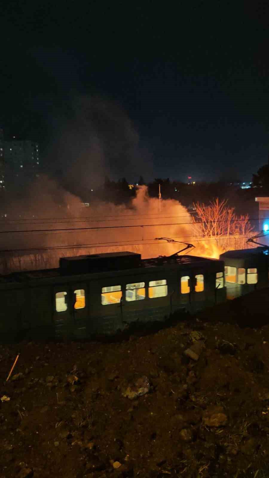 yenibosna metro istasyonunda yangin panigi 0 rgUumPFy