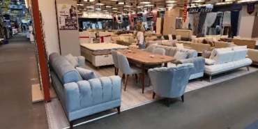 yenibosnada-mobilyacilardan-evlenecek-ciftlere-buyuk-destek-kampanyasi-y2W3RP32.jpg
