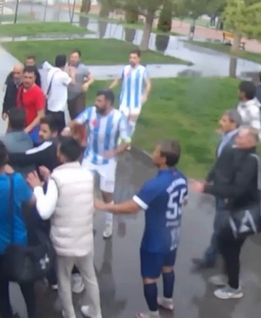 yenildikleri-takimin-futbolculari-tarafindan-darbedildiler-nwuclEFd.jpg
