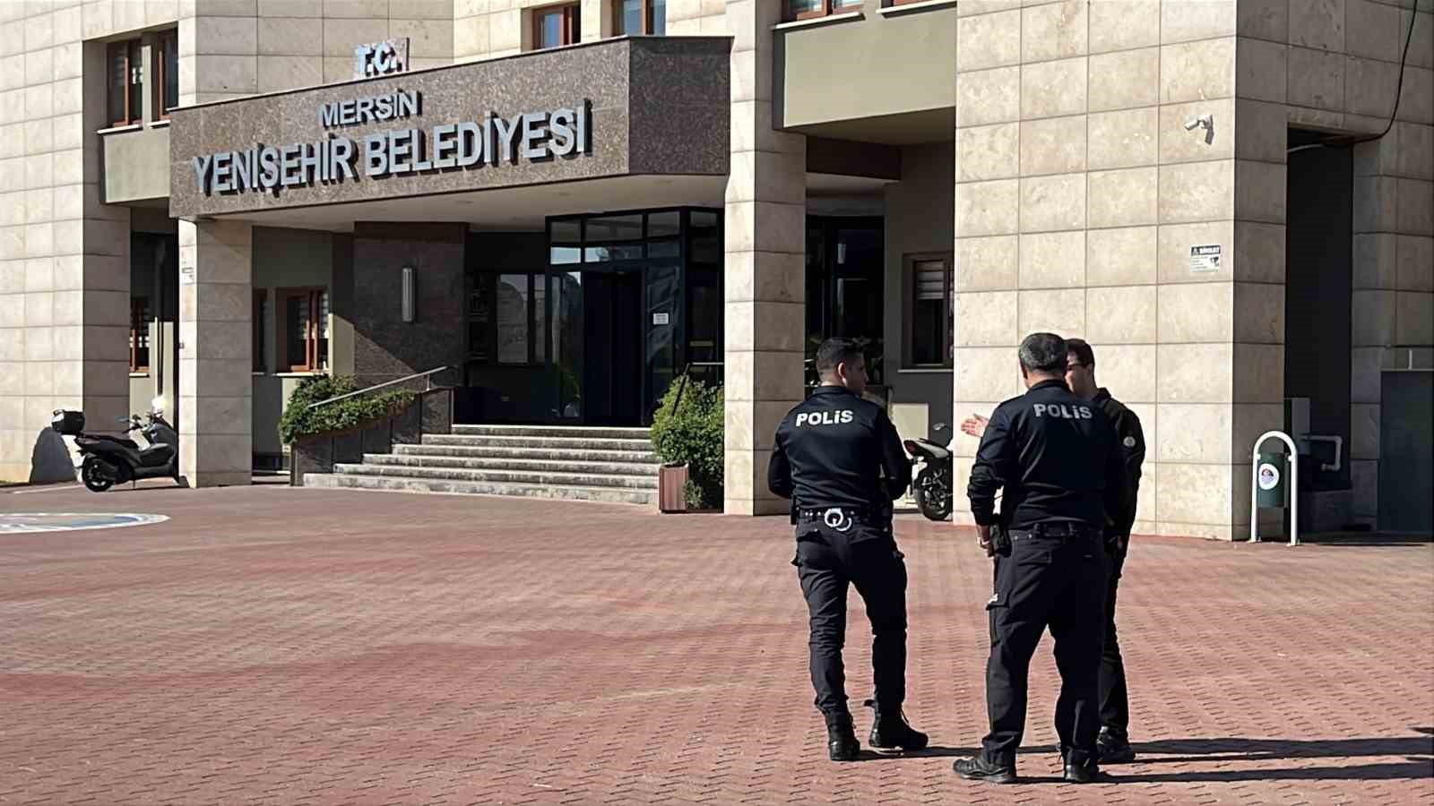 Yenişehir Belediyesindeki yolsuzluk operasyonu: Biri başkan yardımcısı 12 tutuklama 5 yenisehir belediyesindeki yolsuzluk operasyonu biri baskan yardimcisi 12 tutuklama 1 uvM5JI7d