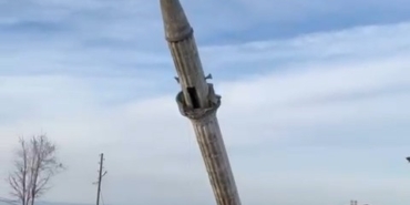 yenisi-yapilinca-eski-caminin-minaresi-kontrollu-bir-sekilde-yikildi-4bnkik8y.jpg
