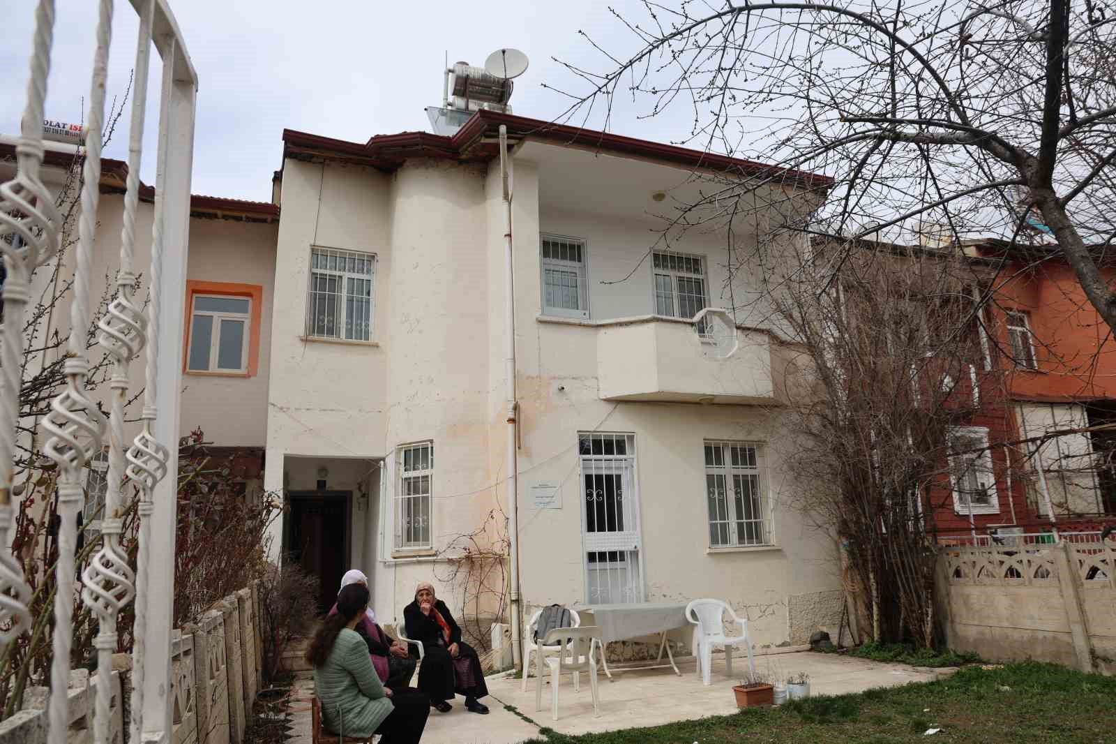 yeralti kaynaklari dolunca sular evlerin altindan cikmaya basladi 40 evin bodrumunu su basti 5 MNFVDs6A