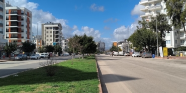 yerde-baygin-halde-yatan-ogretmenin-uzerinden-gecip-olumune-sebep-olan-surucu-yakalandi-3bJdZFcC.jpg