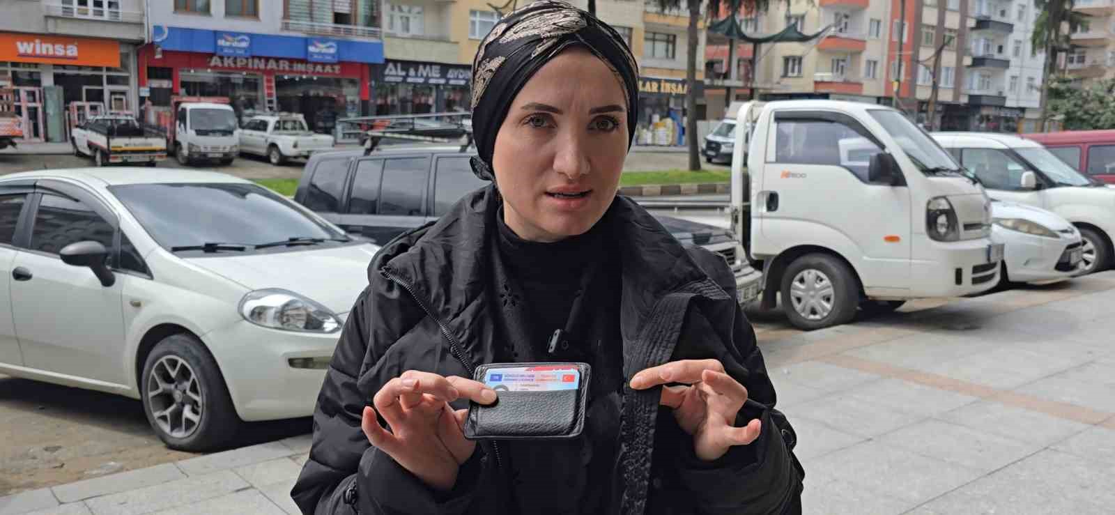 yerde degil yuksekte arayinca cuzdanini buldu 2 TZ9ZFIpk
