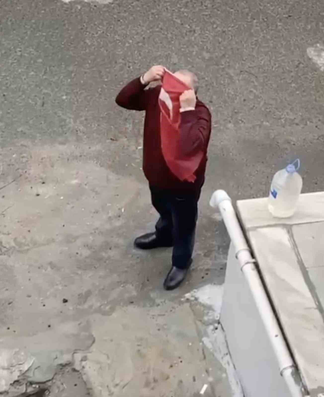 yerde gordu operek yerine asti izleyenler duygulandi 0 pwYLuq72