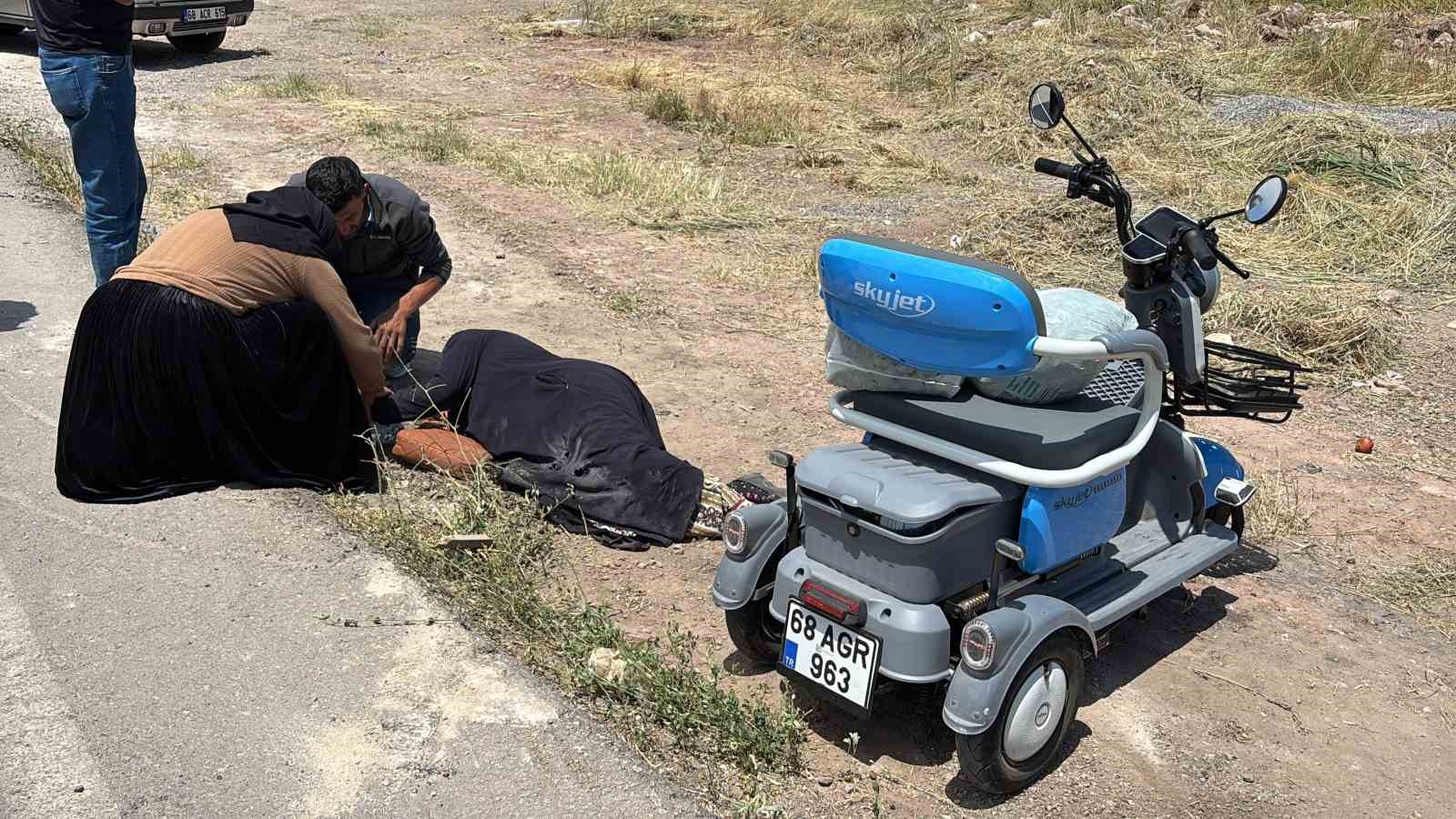 yerde yatan yarali kadina mont ile golgelik yaptilar 1 tGZ2BJQw