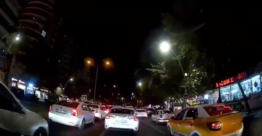 yere dusen cocugun hastaneye yetistirilebilmesi icin polis sikisik trafigi acti 1 PepZcEF5