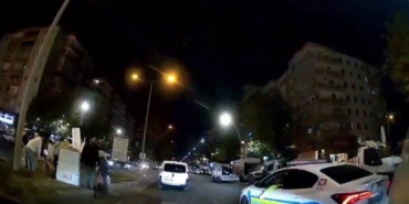 yere-dusen-cocugun-hastaneye-yetistirilebilmesi-icin-polis-sikisik-trafigi-acti-8fiLNpO4.jpg