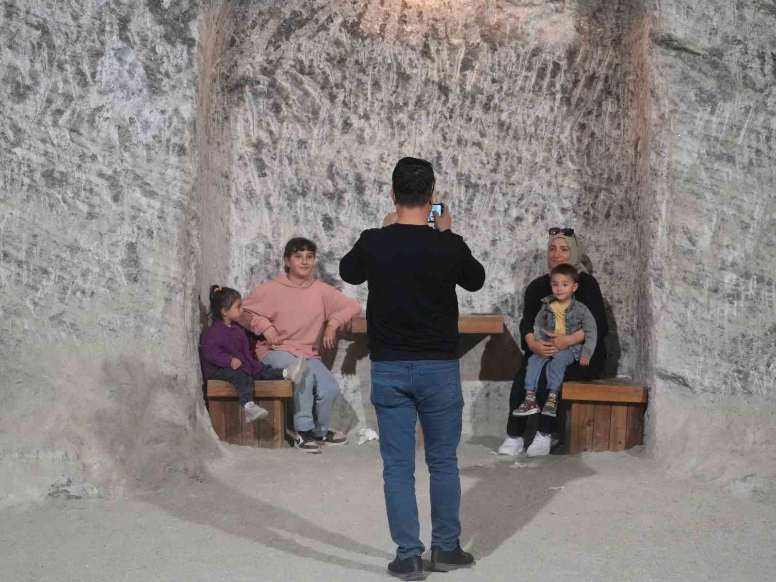 yerin 150 metre altindaki bu magarada sifa ariyorlar 2 MhiFEASB