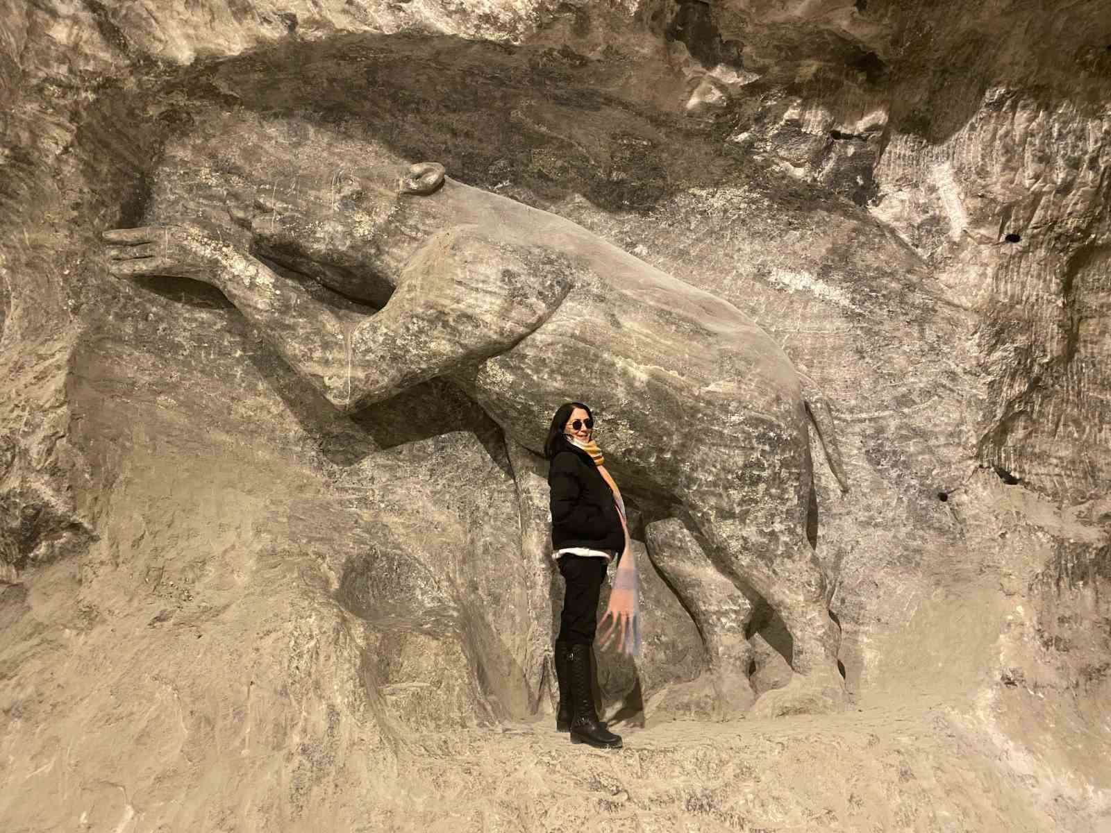 yerin 150 metre altindaki bu magarada sifa ariyorlar 3 dJhOO7WC