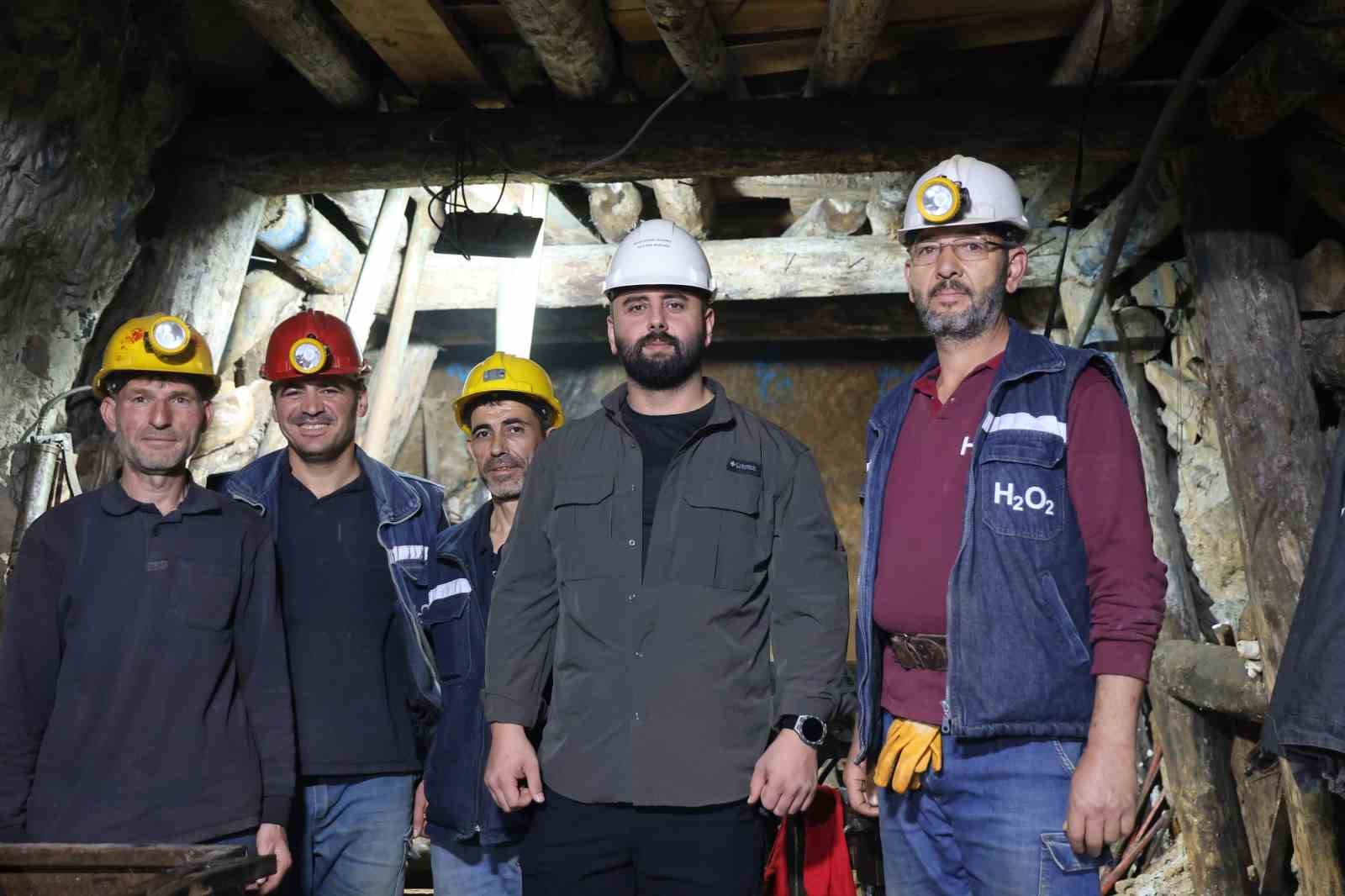 Yerin 700 metre altında zorlu mücadele: Karanlıklar içinde hem kendilerinin hem de ülkenin geleceği için mesai yapıyorlar 18 yerin 700 metre altinda zorlu mucadele karanliklar icinde hem kendilerinin hem de ulkenin gelecegi fm7OfzQE