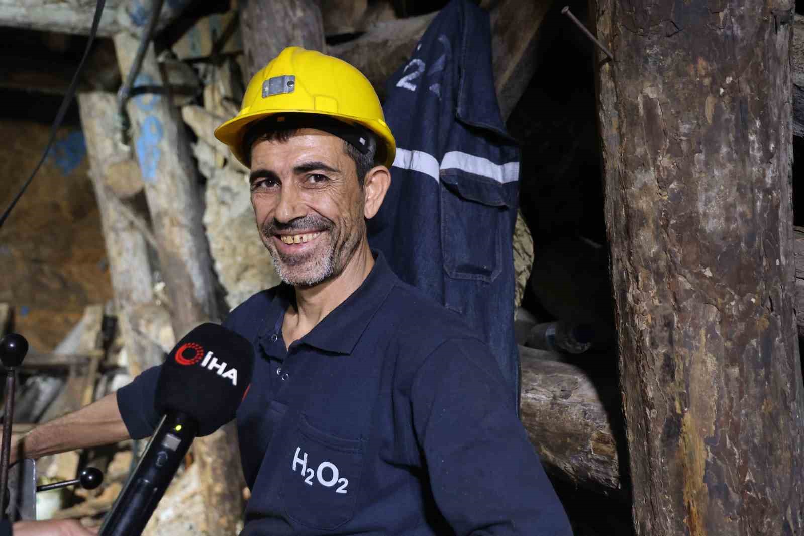 Yerin 700 metre altında zorlu mücadele: Karanlıklar içinde hem kendilerinin hem de ülkenin geleceği için mesai yapıyorlar 15 yerin 700 metre altinda zorlu mucadele karanliklar icinde hem kendilerinin hem de ulkenin gelecegi tJu3K7yf